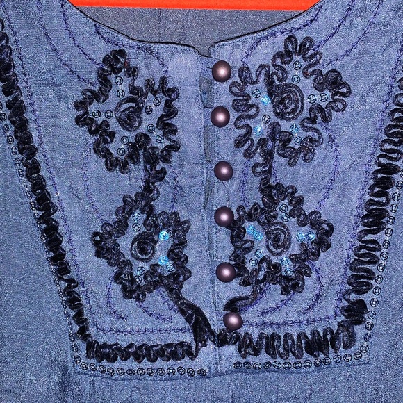 Women’s blue top with beautiful details - Picture 2 of 3